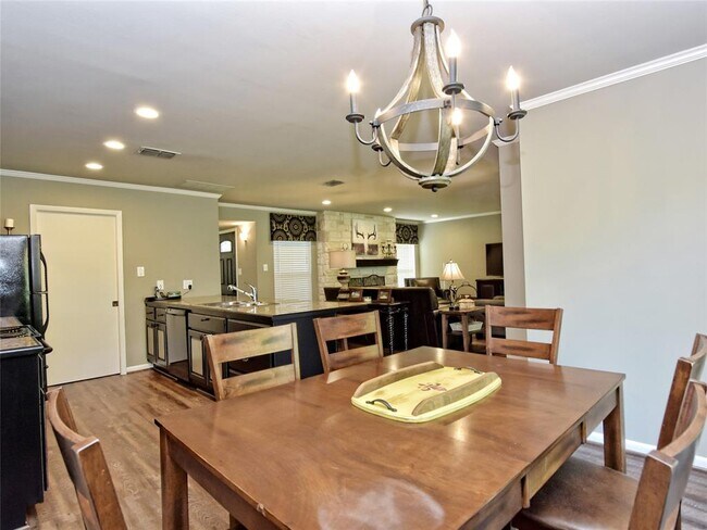 Building Photo - 222 Lido St