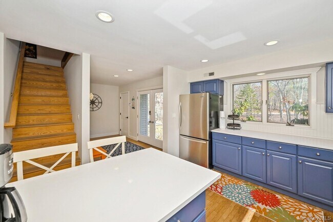 Building Photo - 16 Hildreth Rd S