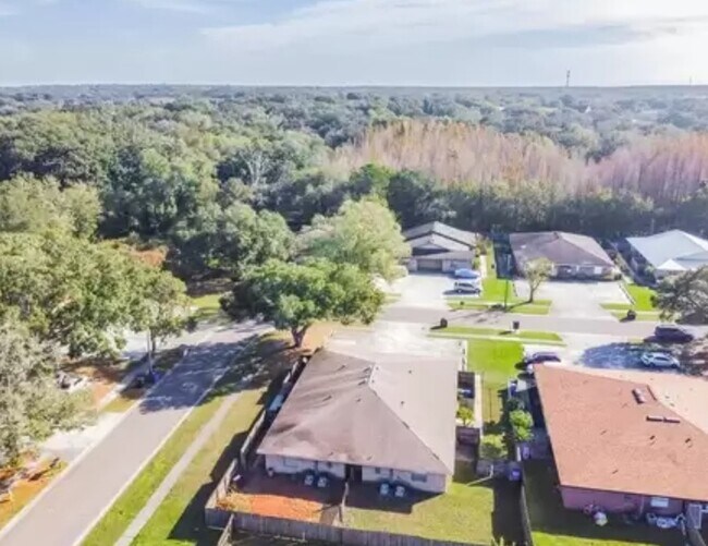 Building Photo - 3202 Bloomingdale Villas Ct