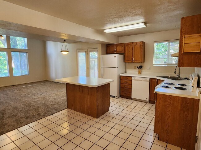 Building Photo - 129 W 100 N