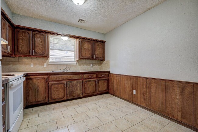 Building Photo - 2 bed, 1 bath apartment in noble, ok