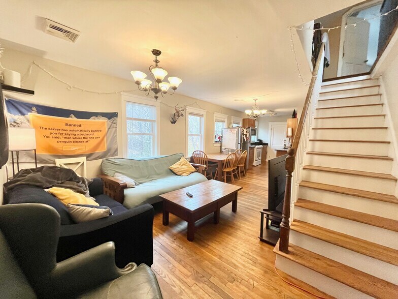 Building Photo - 152 Parker Hill Ave