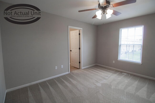 Building Photo - 5000 Derby Ridge Dr