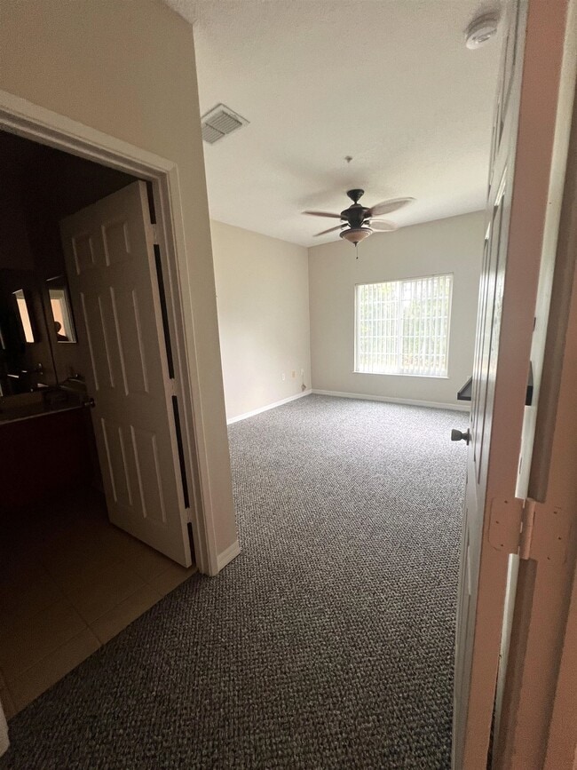 Building Photo - 520 Florida Club Blvd