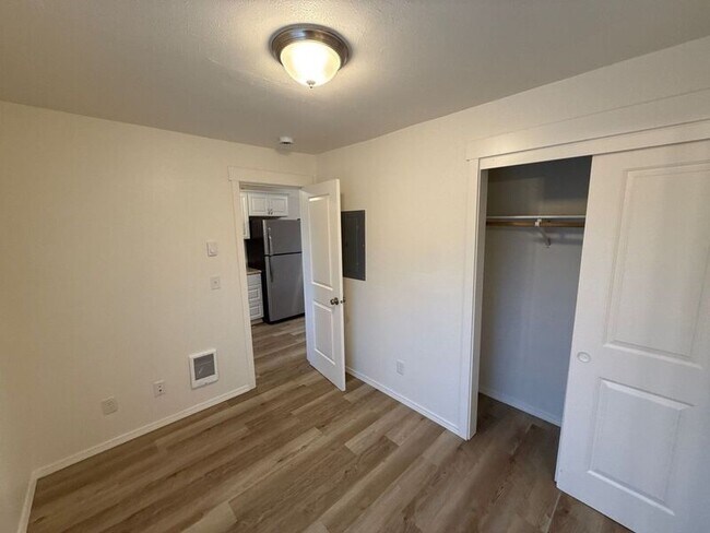 Building Photo - 3357 Portland Rd NE