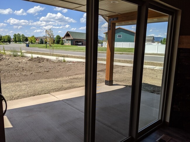 Building Photo - 4 Bed 2 Bath Rancher in Post Falls