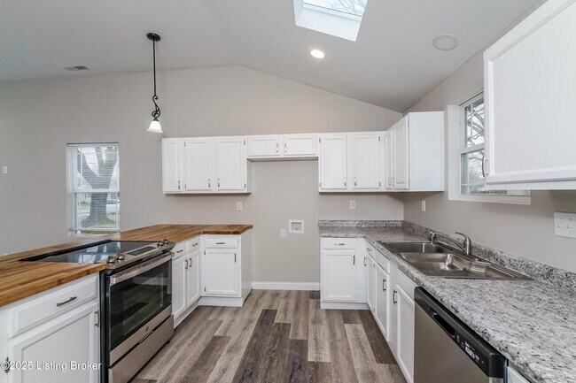 Building Photo - 7103 Betsy Ross Dr