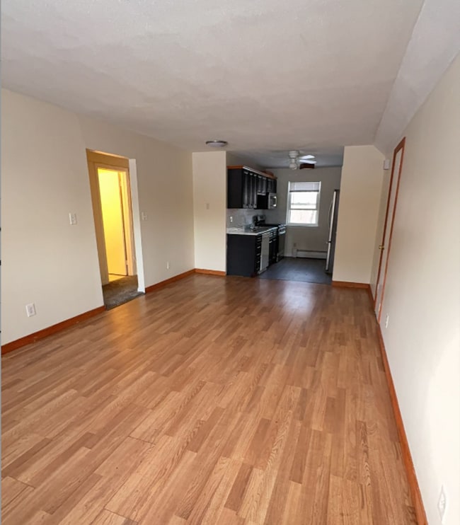 Building Photo - 2 Bedrooms 1 Bath Condo For Rent