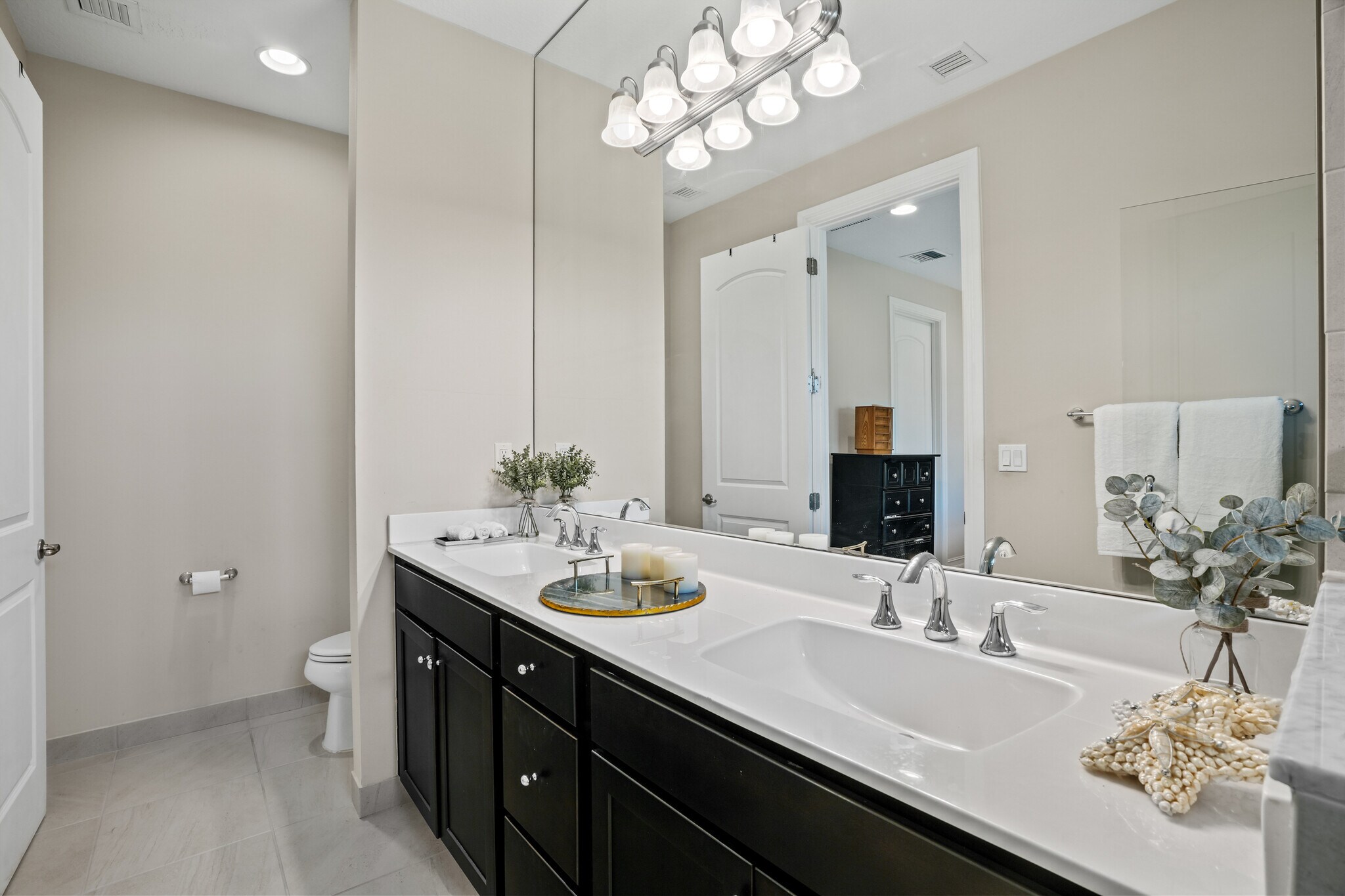 Mastrer Bathroom - 10103 Akenside Dr