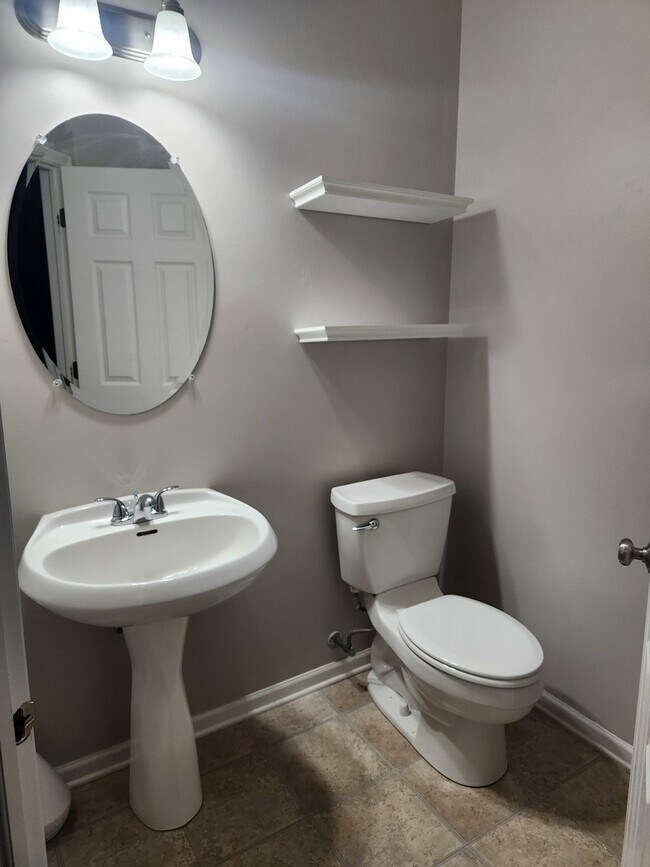 Building Photo - 8100 Shady Oak Rd