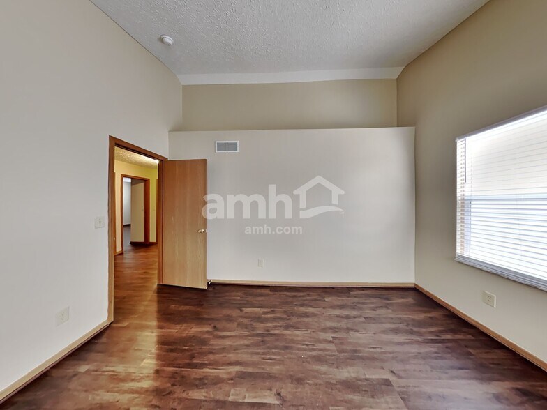 Building Photo - 5888 Gazelle Dr