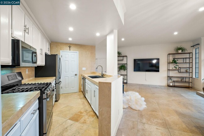 Building Photo - 30 Eagle Lake Pl