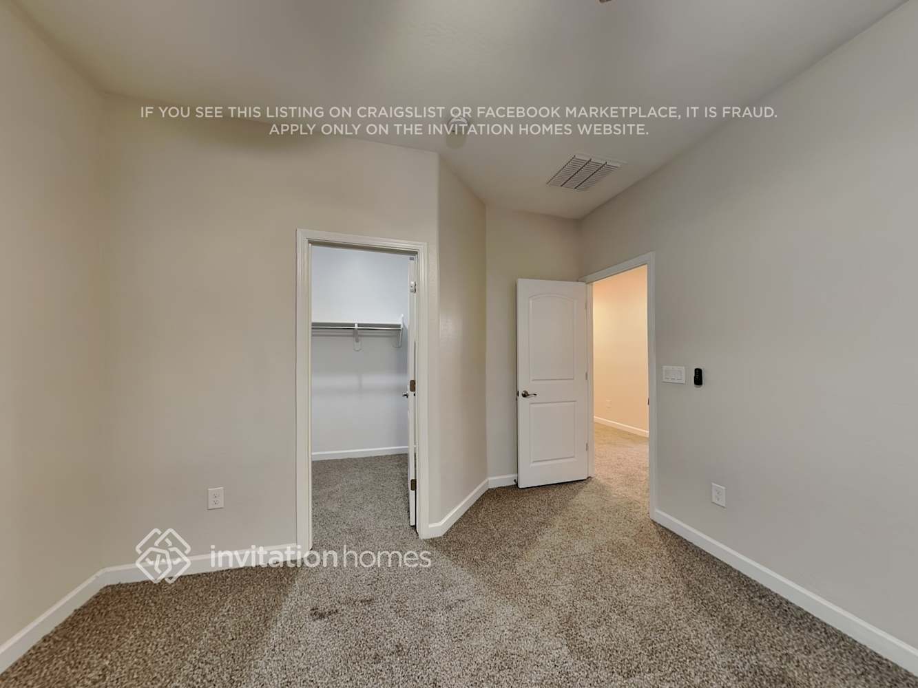 Building Photo - 1367 S Country Club Dr