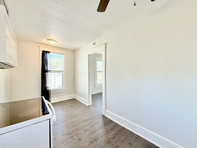 Building Photo - 501 53rd St S