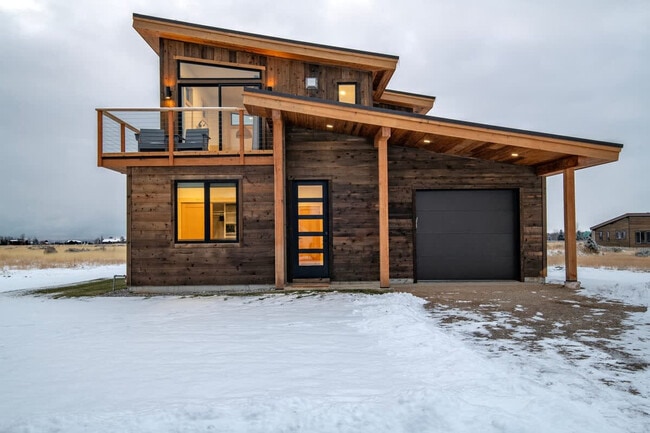 Building Photo - 3402 Alta Vista Dr