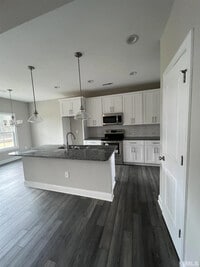 Building Photo - Room in House on Hanover Ct