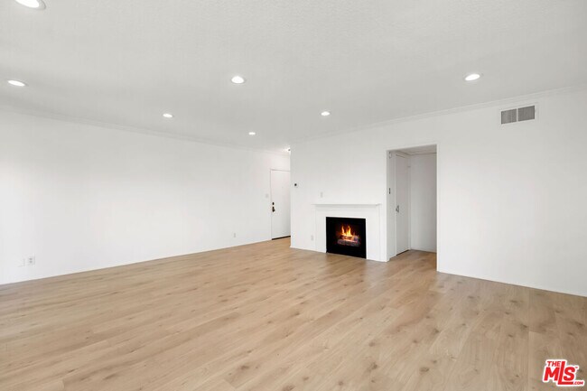 Building Photo - 222 7th St