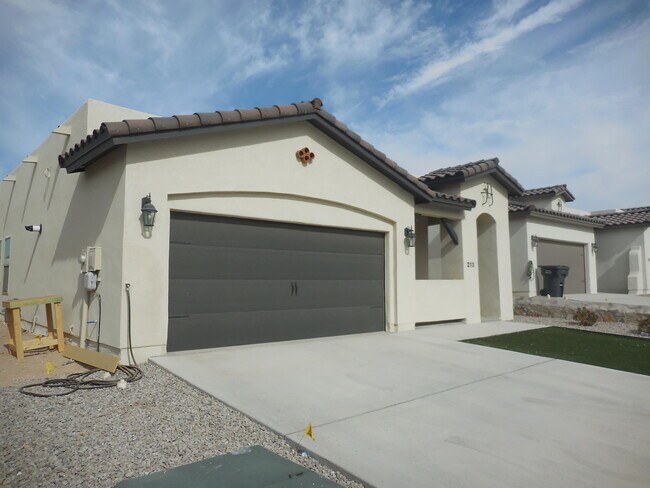 Building Photo - 213 Epsom Dr