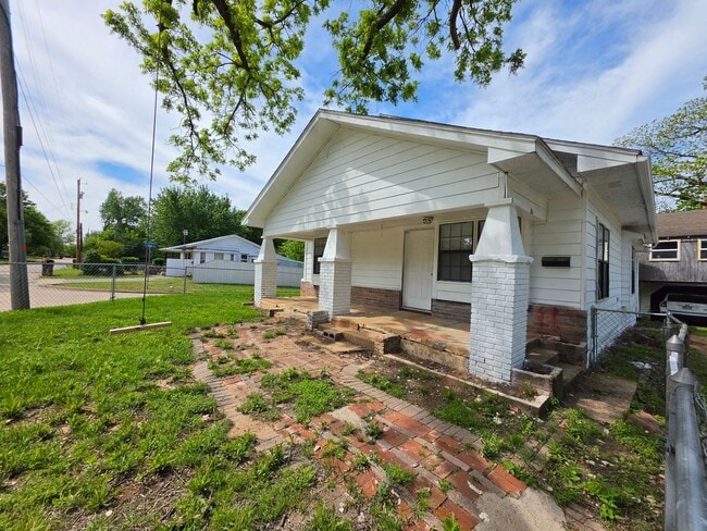 Building Photo - 3 bedroom home in Shawnee!