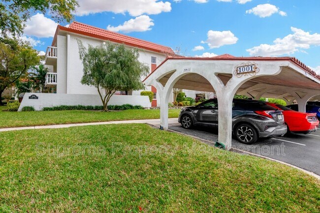 Building Photo - 1001 Pearce Dr