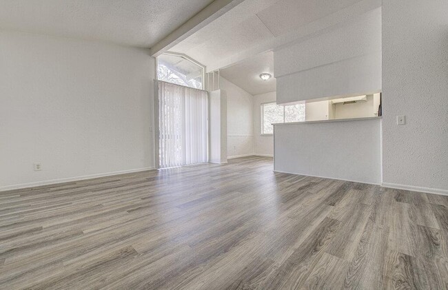 Building Photo - 2506 Manor Cir