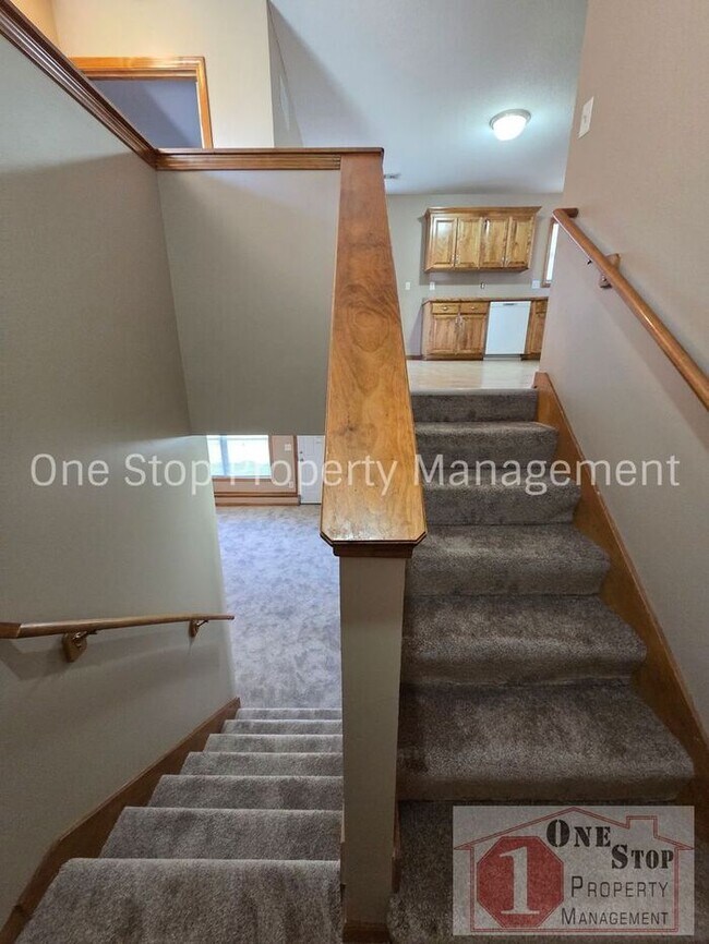 Building Photo - Beautiful 3-Bedroom 2.5 Bathroom in Independence