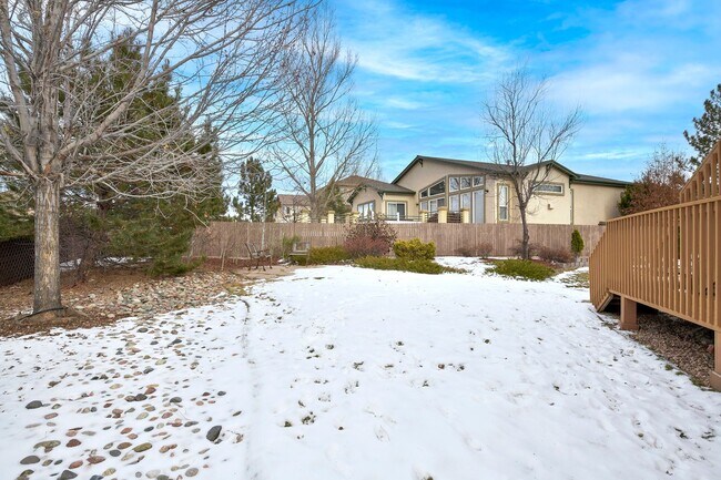 Building Photo - Spacious 2-Story with Mountain Views School District-20