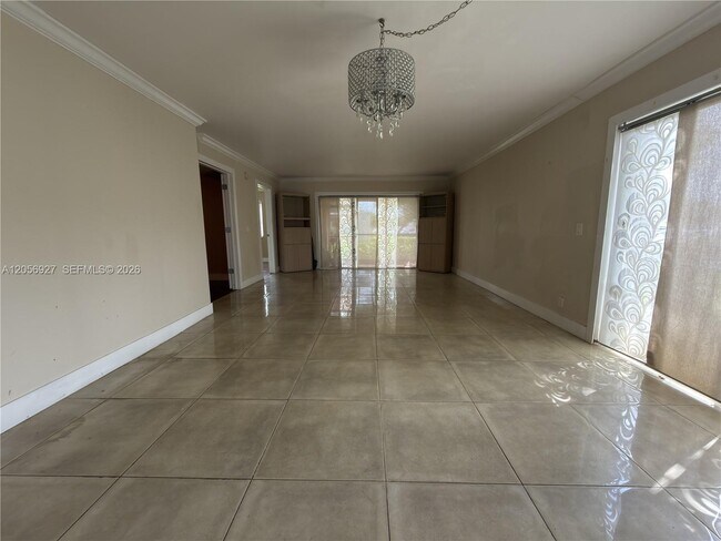 Building Photo - 320 Racquet Club Rd