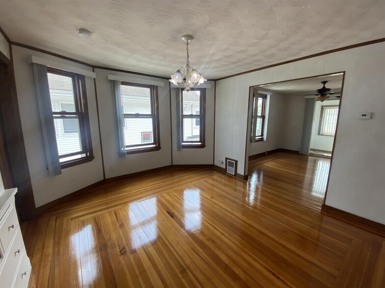 Primary Photo - 124 Willis Ave