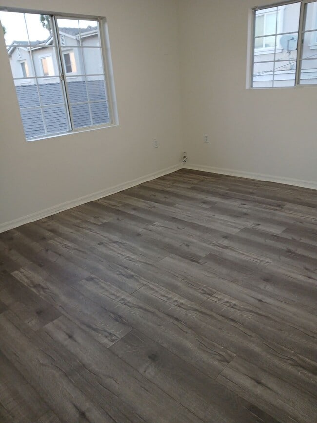 Building Photo - 1950 Cherry Ave