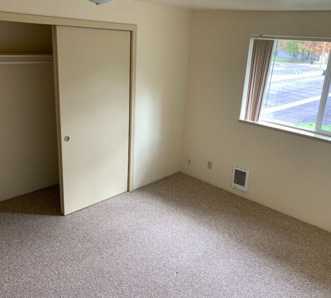 Building Photo - Coburg Road Apartments