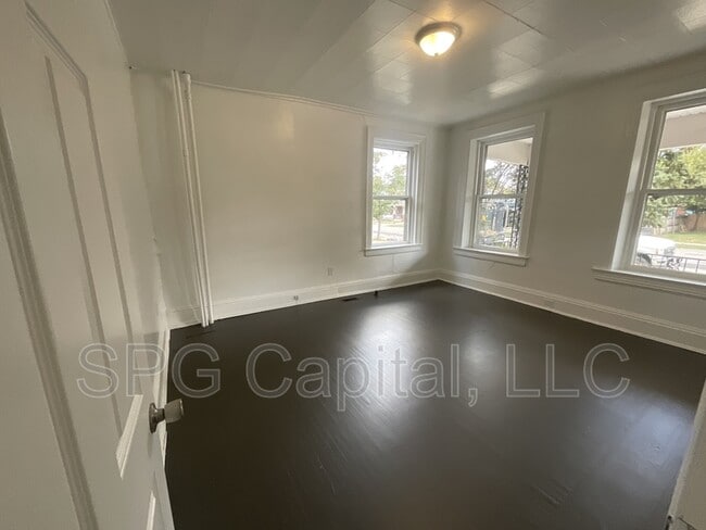 Building Photo - 871 Madison Ave