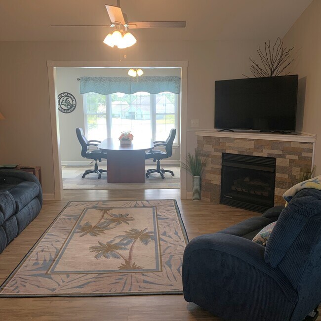 Building Photo - 500 Willow Green Dr