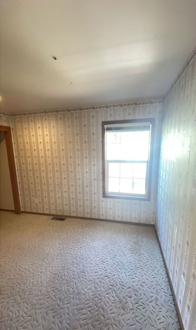 Building Photo - PRELEASING: 4 bdrm/1.5 bath house near WWU Park-N-Ride