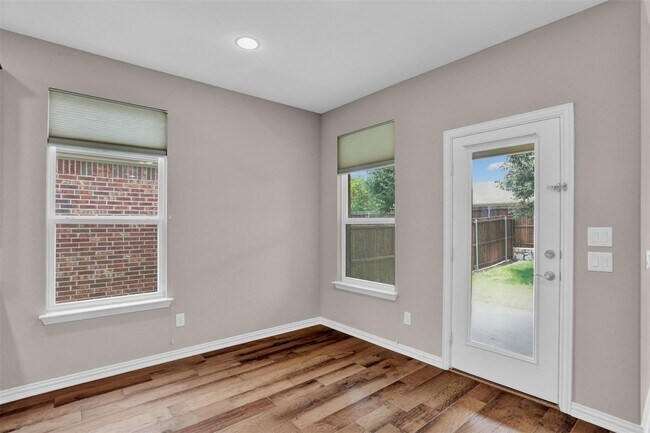 Building Photo - Located in McKinney's desirable Erwin Farms, this beautiful home exudes modern elegance and pract...