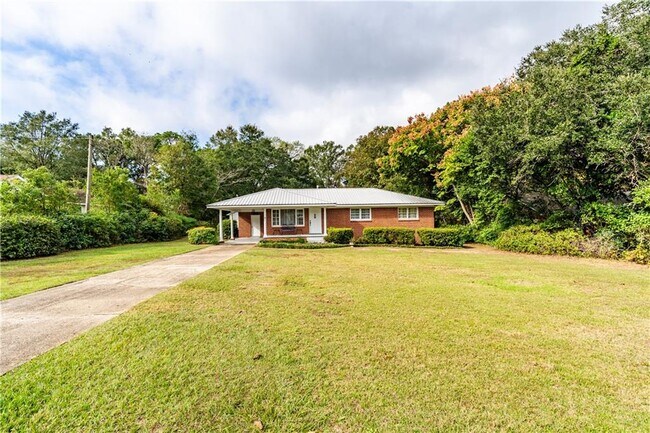 Building Photo - 304 Dogwood Dr