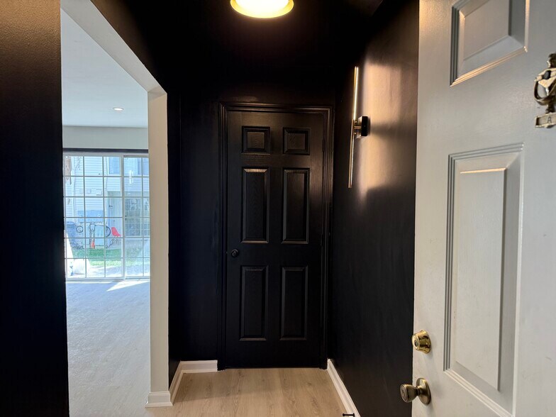 Entrance - 114 Fort Evans Rd NE