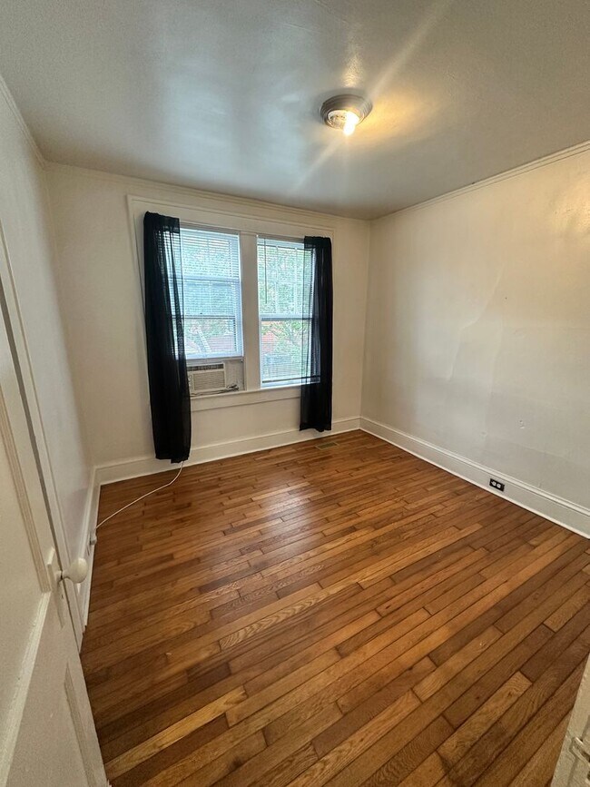 Building Photo - 527 Maryland Ave