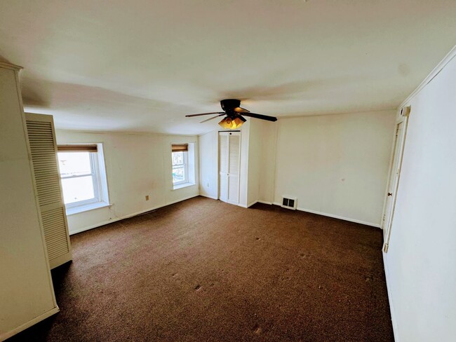 Primary Photo - 3BR/2BA Spacious Manayunk Apt with Washer/...