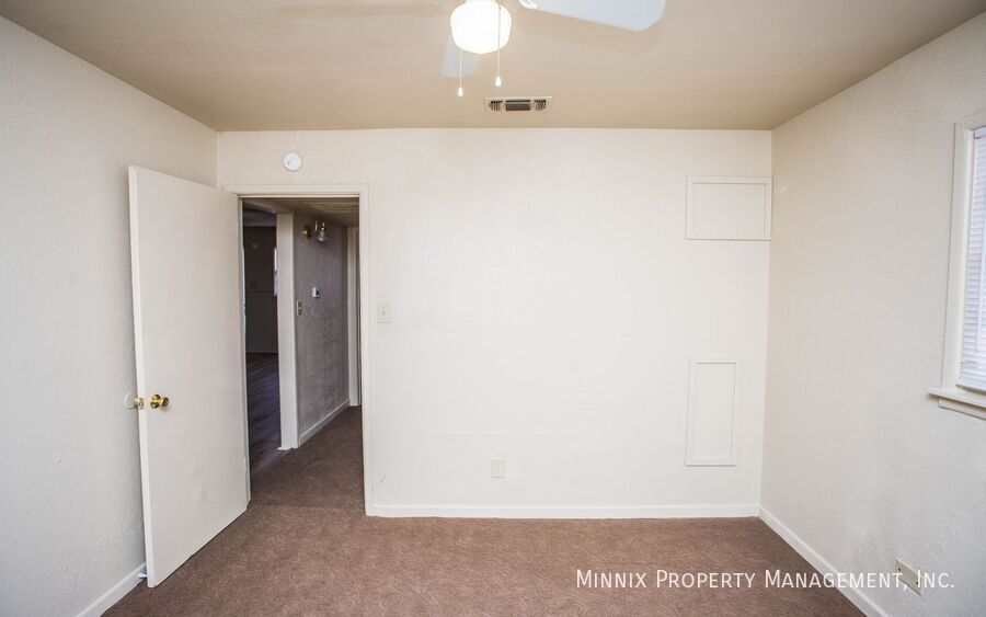 Building Photo - 2113 S Loop 289