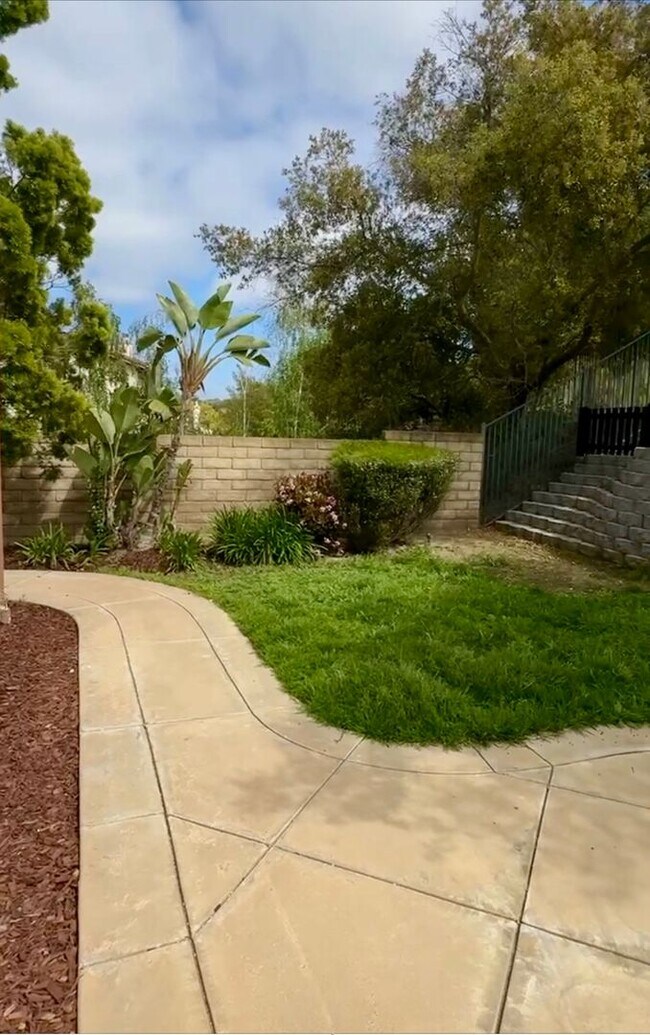 Building Photo - Beautiful Remodeled home in Dos Vientos