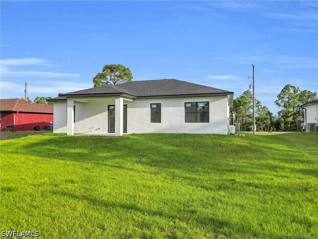 Building Photo - 3175 Sunshine Blvd N