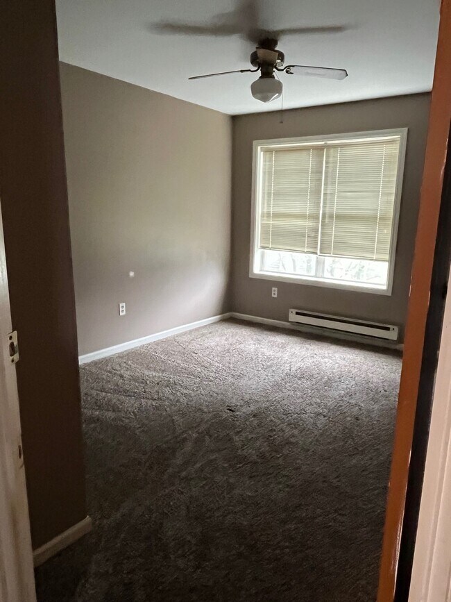 bedroom 1 - 125 Pickwick Pl