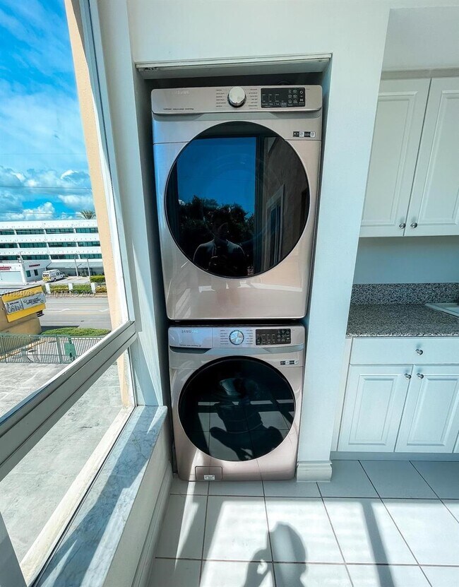 Building Photo - 2501 Douglas Rd