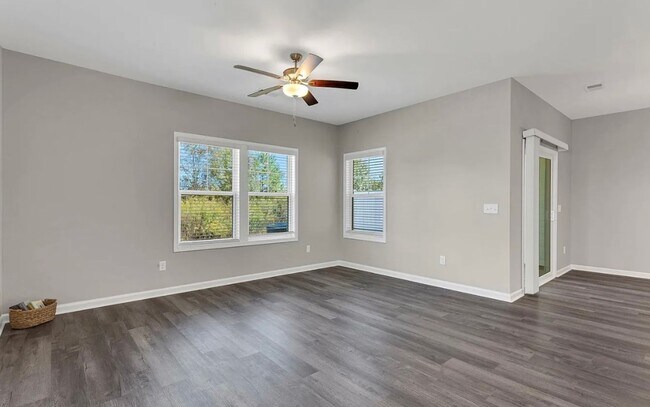 Building Photo - Stunning 3/2.5 Townhome Available Now!