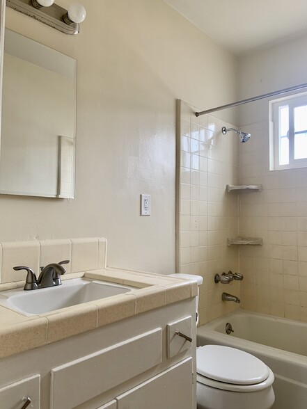 Bathroom - 1707 Phelan Ln