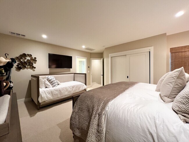 Building Photo - Luxury Living in one of Napa Valley's Most Prestigious Gated Commmunities