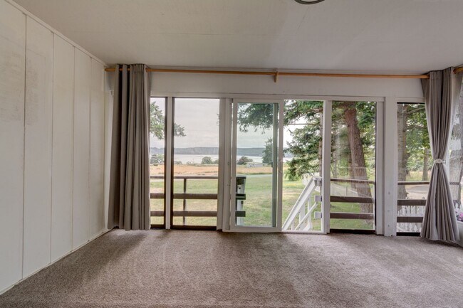 Building Photo - 2 Bed 2 Bath Country Home with Penn Cove View on 2.5 Acres