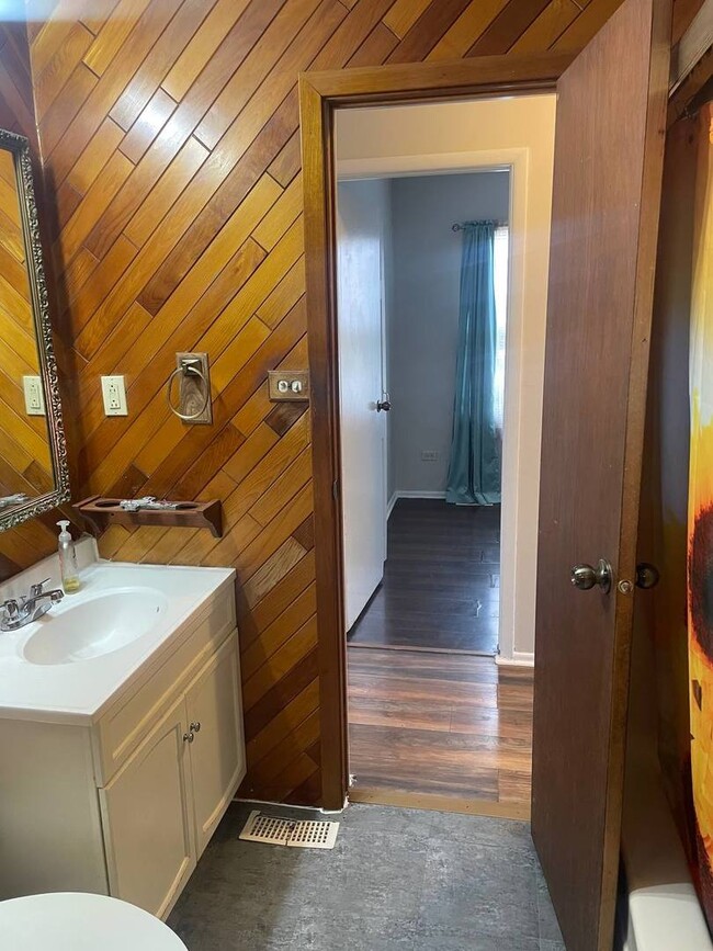 Building Photo - 4452 Churchill Dr S