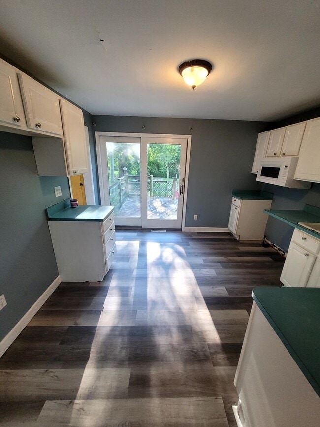 Building Photo - 4 Bedroom home in Roseville